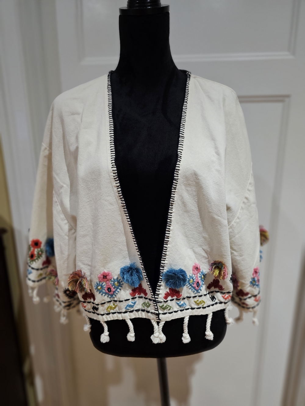 ivy jane Womens Ivory Embroidered Open-Front Shrug with Tassel Trim